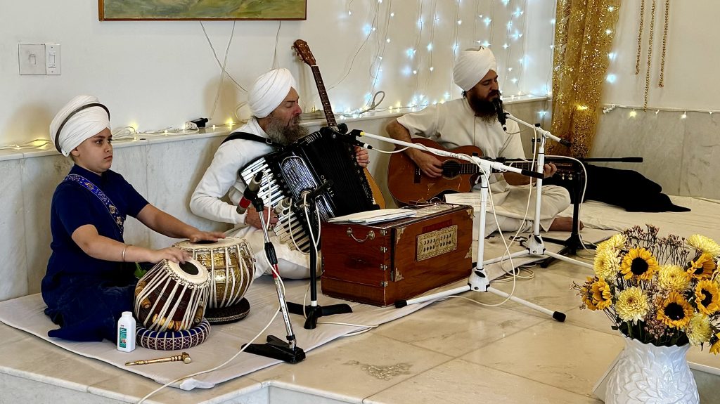Gurdwara kirtan