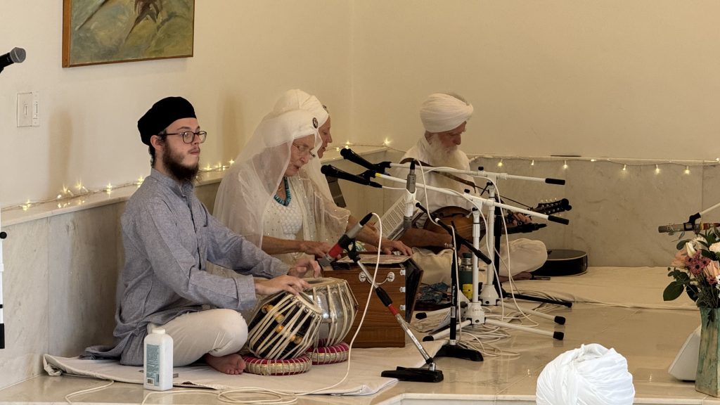 Gurdwara kirtan