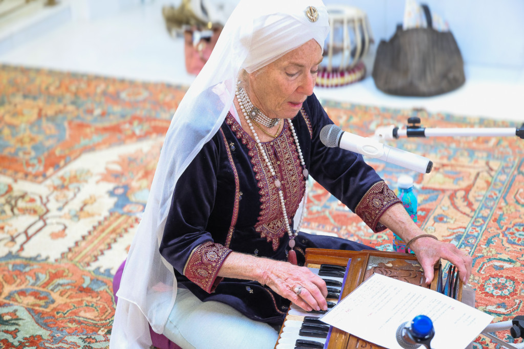 Satkirin playing kirtan